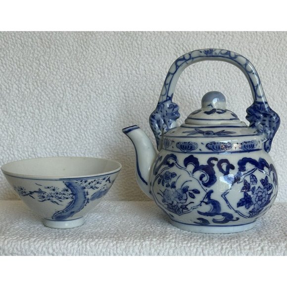 Chinese Vintage Blue & White Teapot Gecko Lizard Handle & Small Asian Bowl EUC